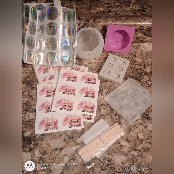 various Other - Candle Crafting Kit with Molds and Stickers Hobby Crafting